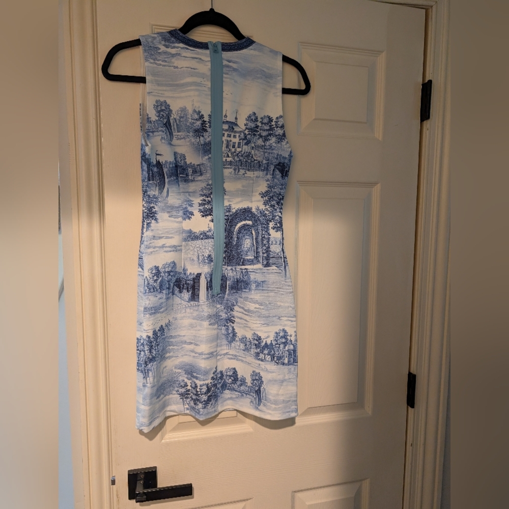 New With Tags Alice + Olivia Wynell Mini Dress in Chateau Size 2 - Picture 3 of 5